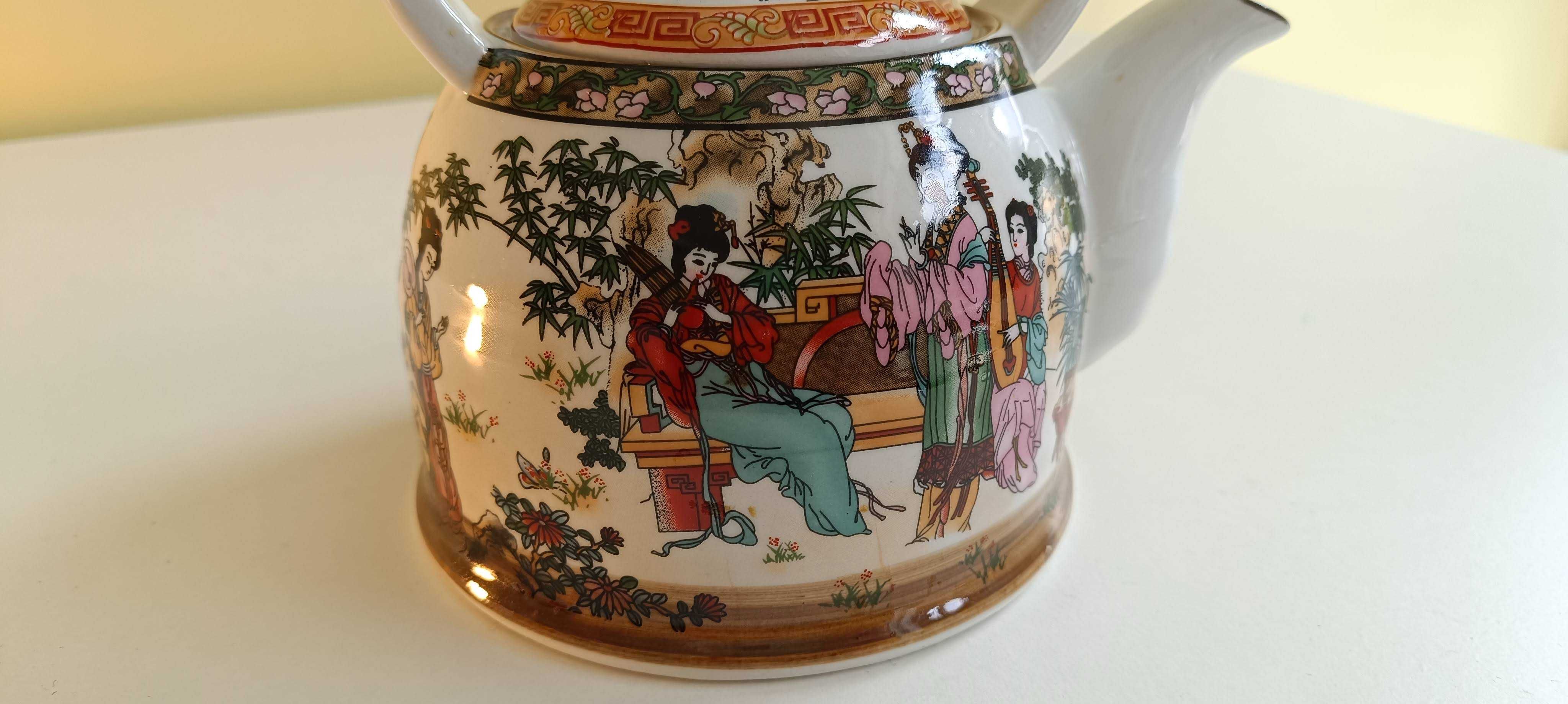 Азиатски порцеланов чайник