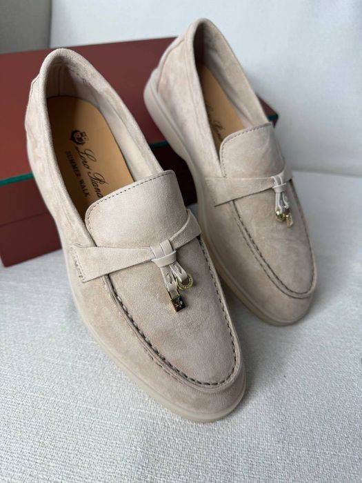 Лоуфъри бежови лоро пиана