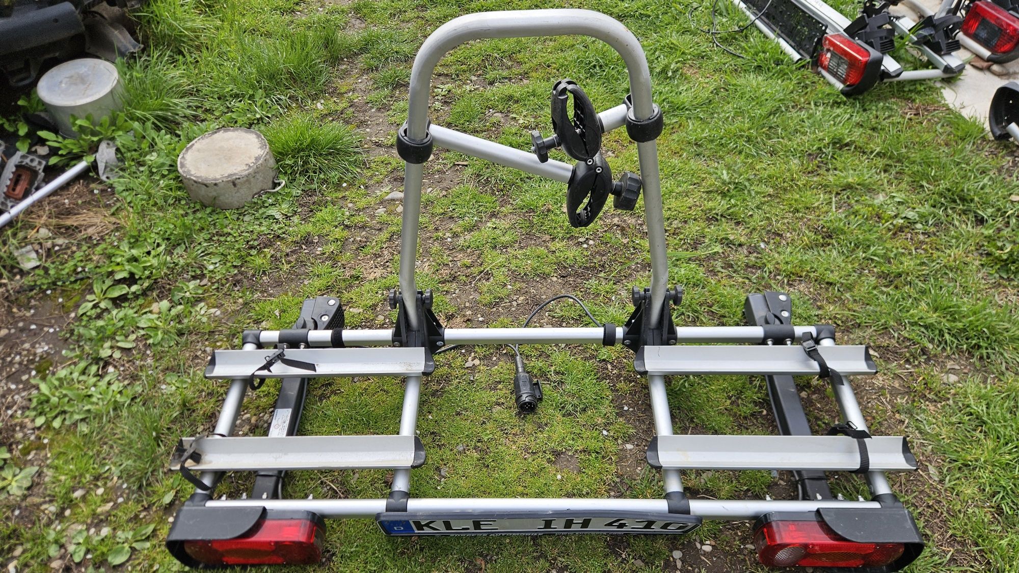 Suport 2 3  biciclete thule bmw Mini ,passat pe carlig