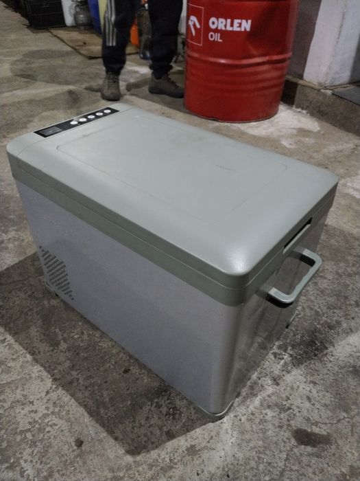 Холодиник 12,24 вольт