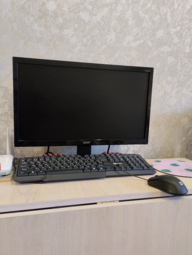 Прдаю капютер в отличном состояни игры варфей всё тянет
