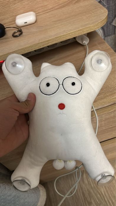 Кот на присосках