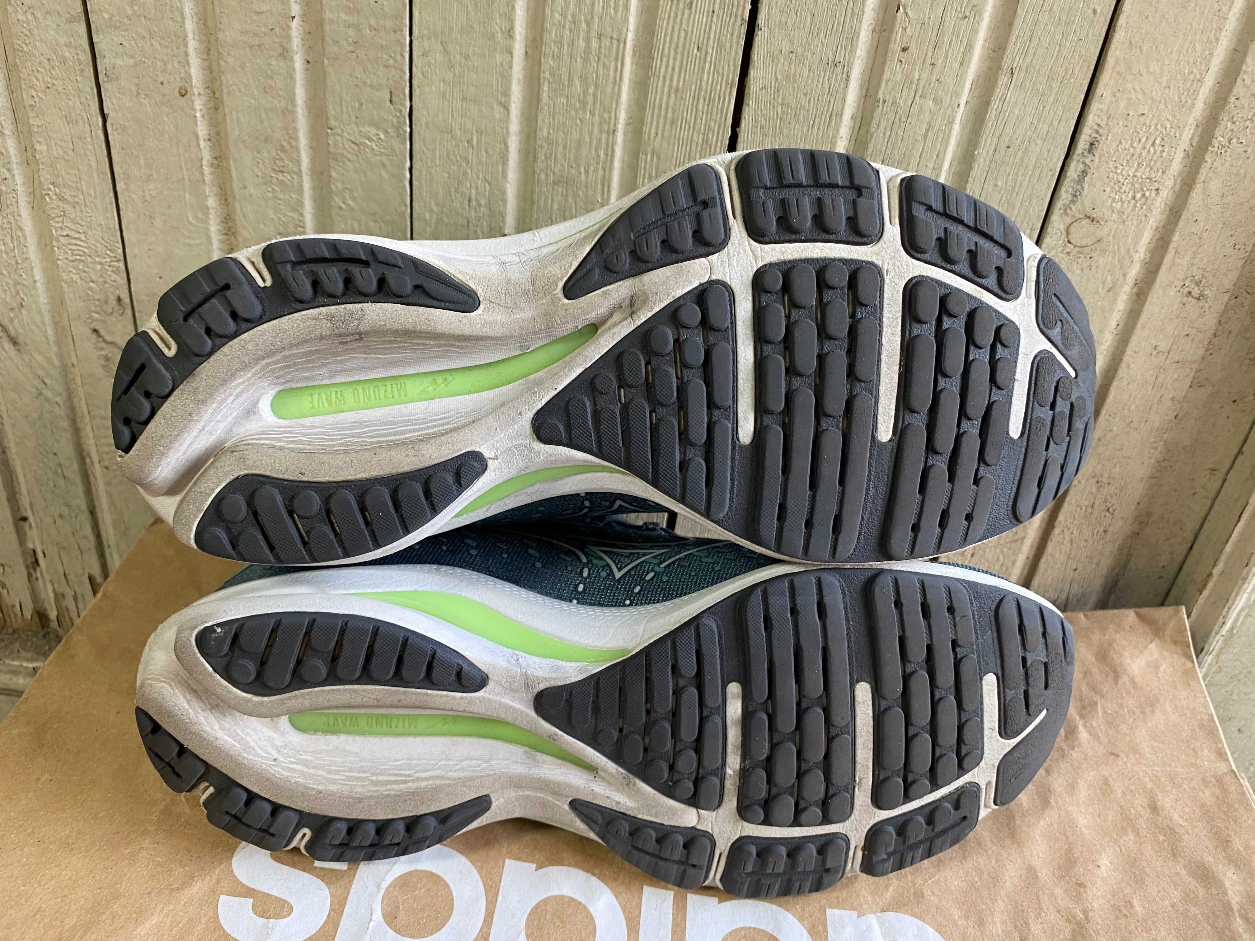 ''Mizuno Wave Rider 25''оригинални маратонки 40 номер