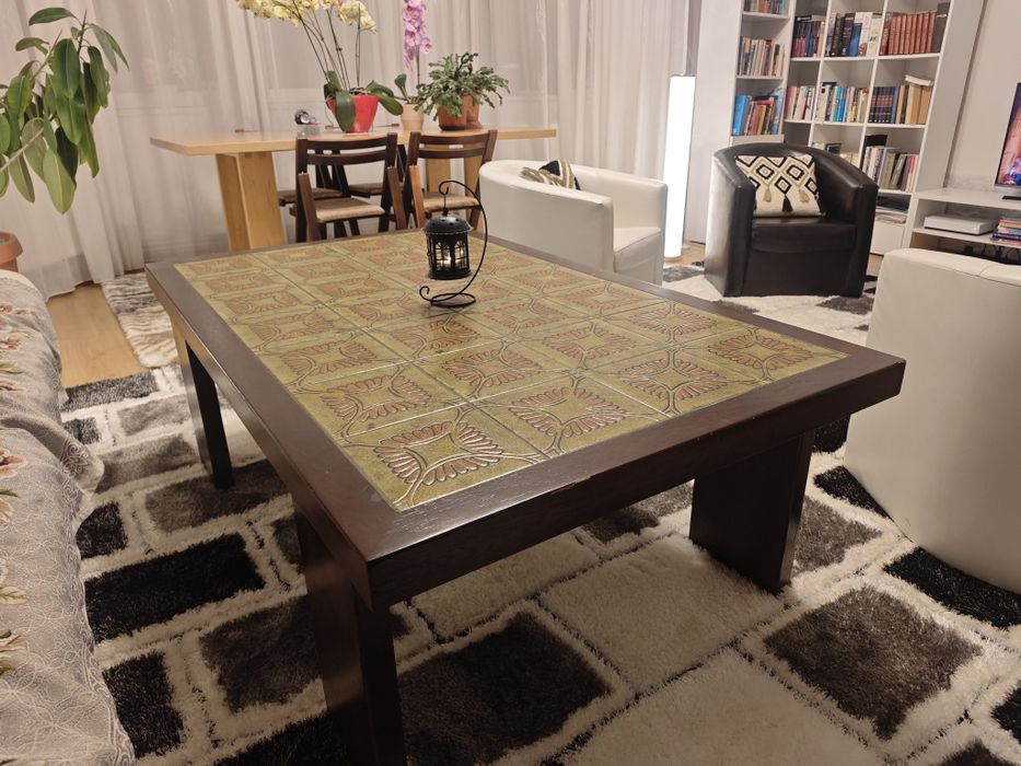 Masuță de living, model Art Deco, stejar masiv, stare excelentă