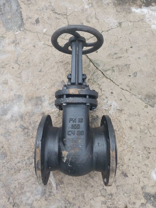 Продам задвижку на 150