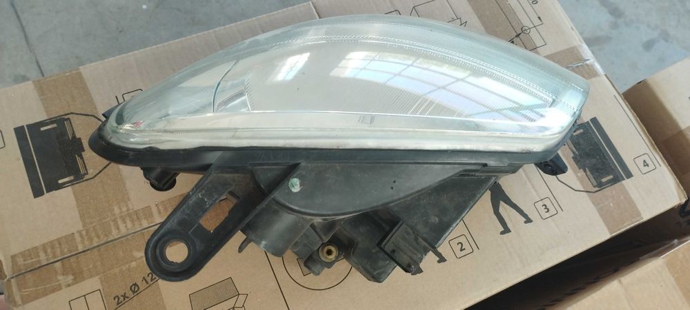 Фарове за Пежо, Ситроен ляв и десен 2003  използвани но са като нови