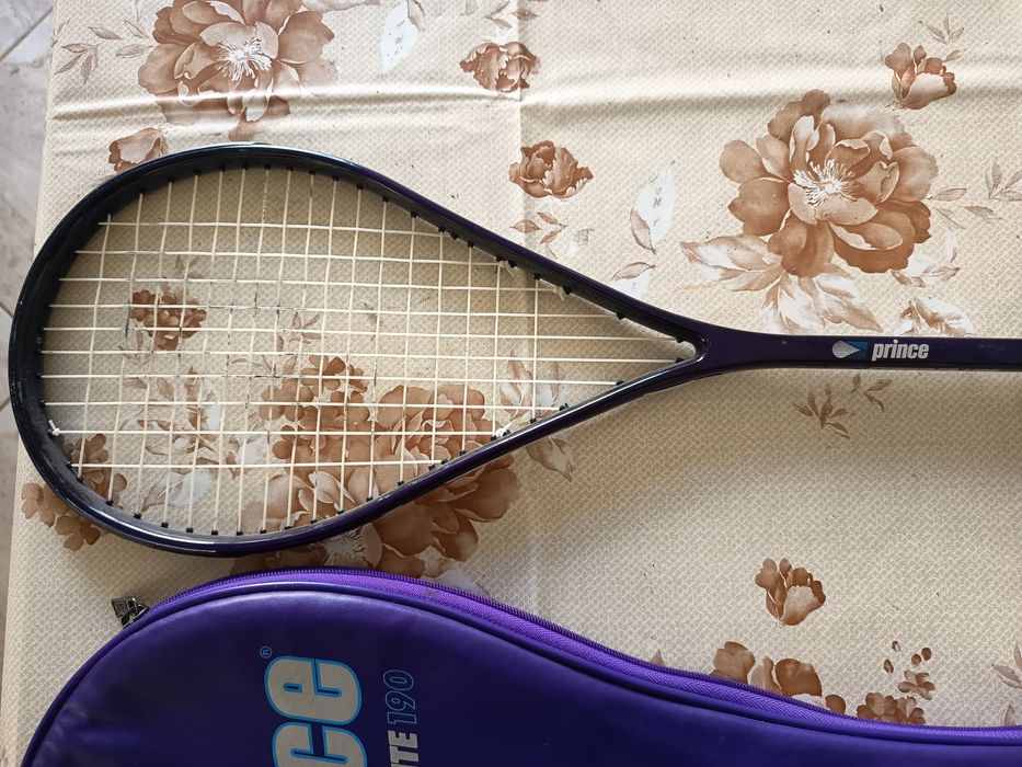 Racheta badminton.