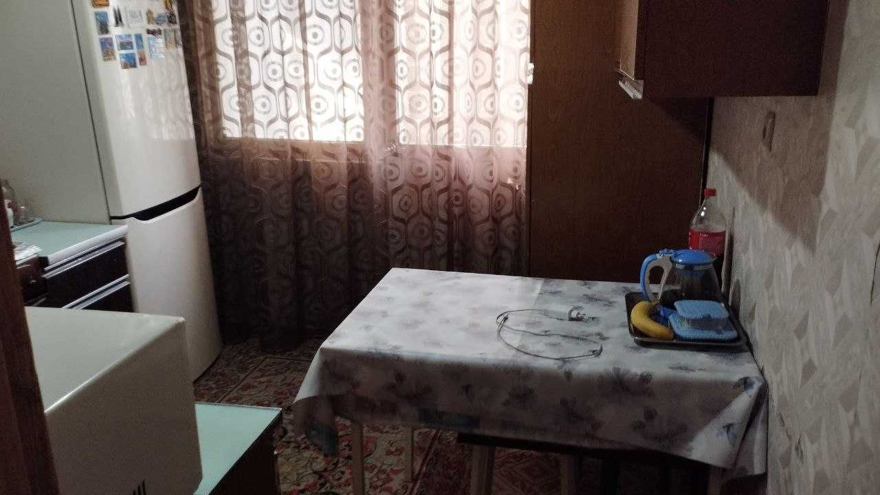 Продам на одной площадке 2 квартиры. 130м2. Рядом метро Чорсу, Версаль