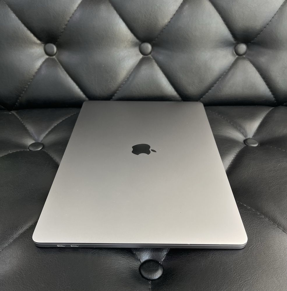 Apple MacBook Pro 2017 года в хорошем состояние