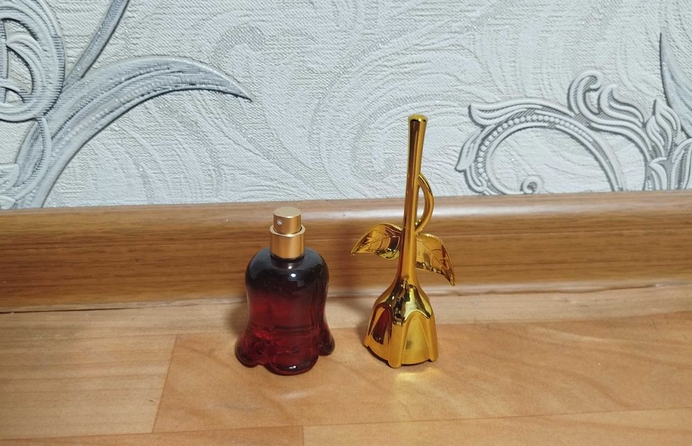 Духи женские, парфюмерная вода в форме красной розы