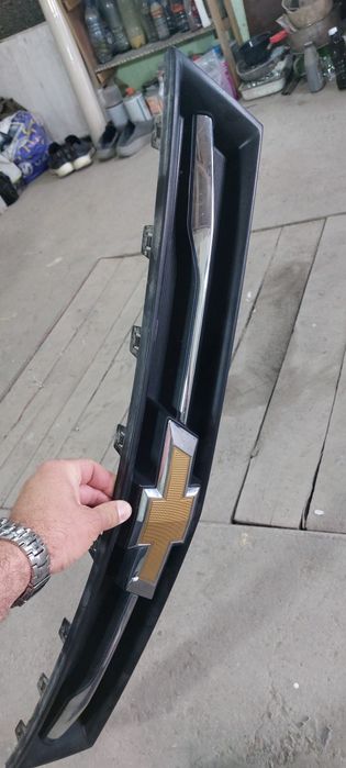 Облицовка Tracker 1 верхняя со значком