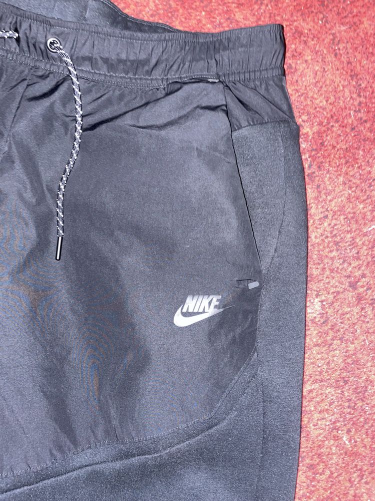 Pantaloni Nike Tech Fleece