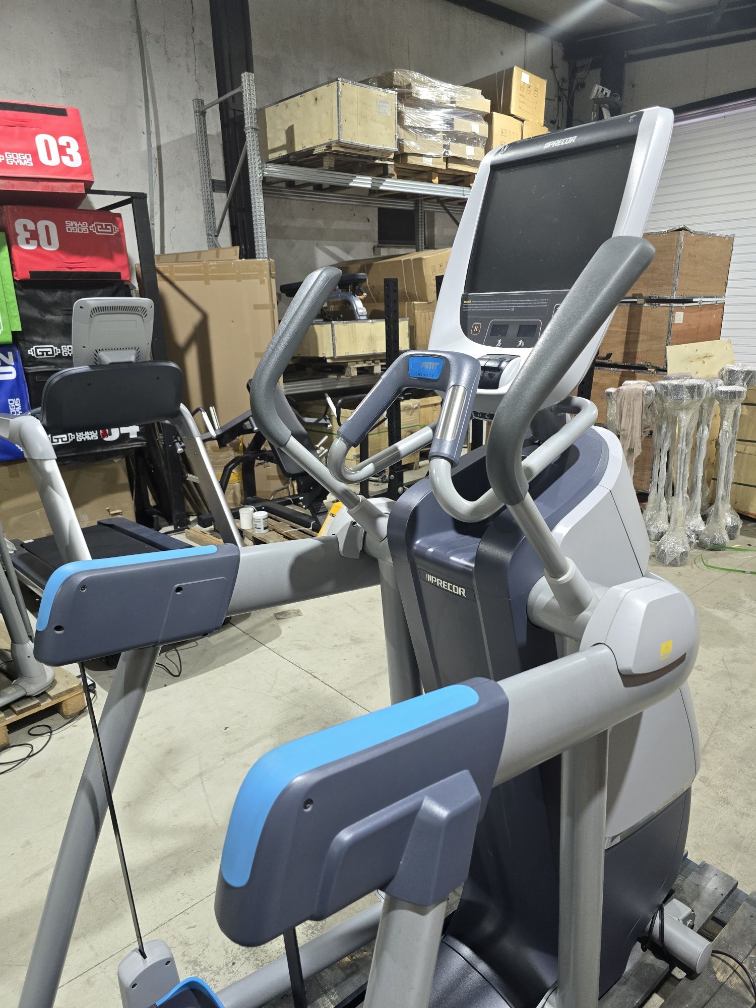 Precor AMT USA професионален  комбиниран крос и степер фитнес уред