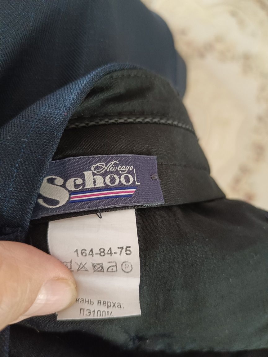 Продам школьные брюки