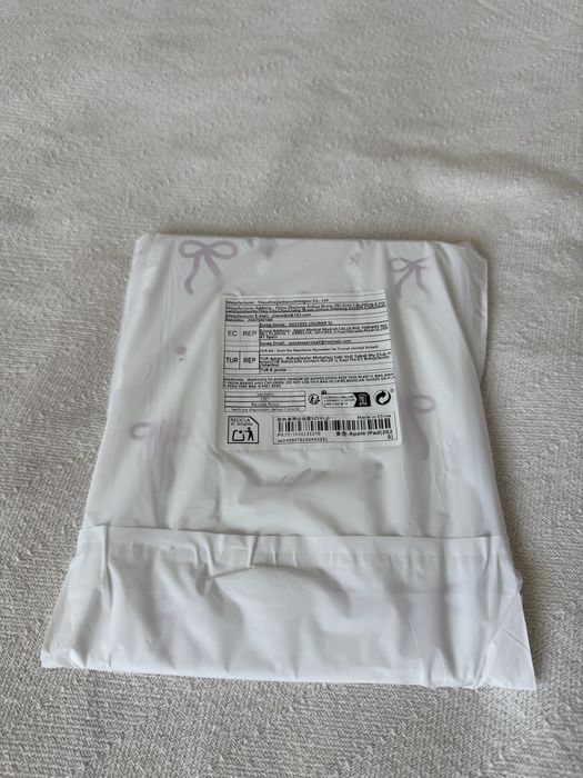 Husă iPad 11 2025 alba cu fundițe roz