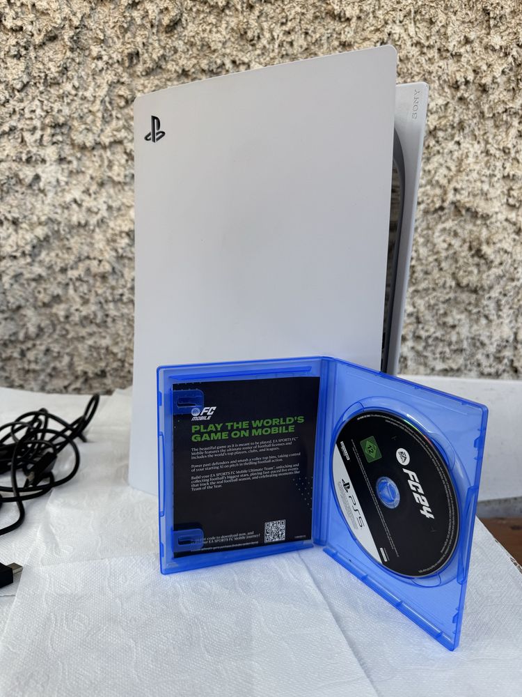 Playstation 5 с един джойстики и Fc24