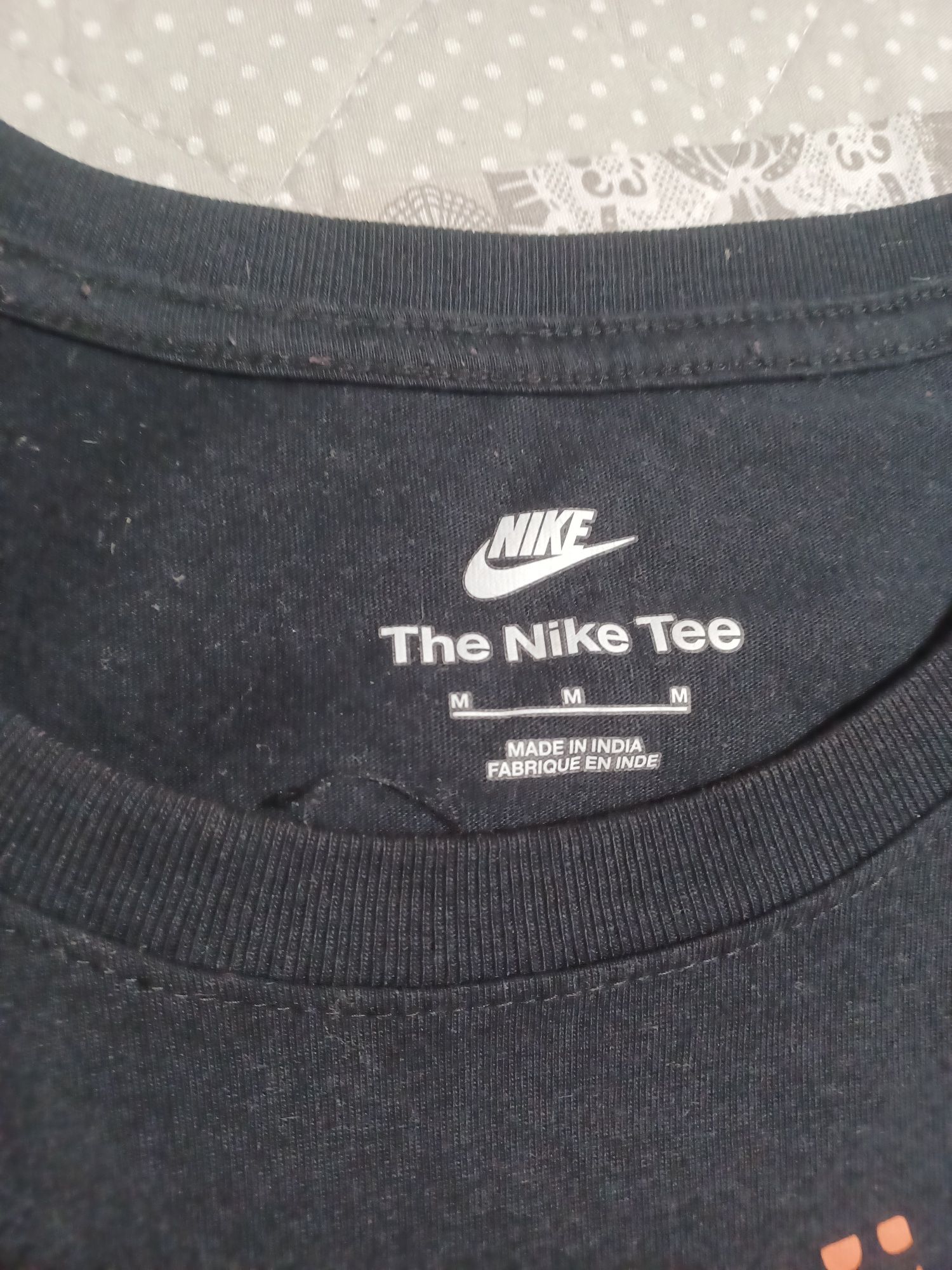 Tricou  The Nike Tee original mărimea M.