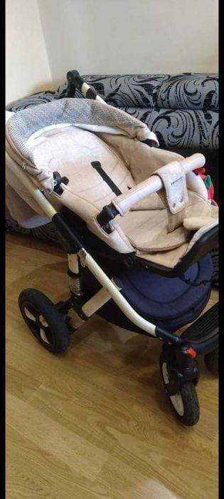 Бебешка бежова количка