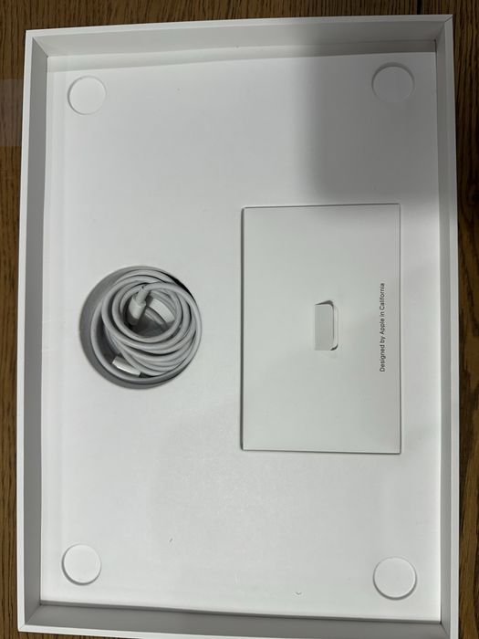 MacBook Air 13” 2019 gold