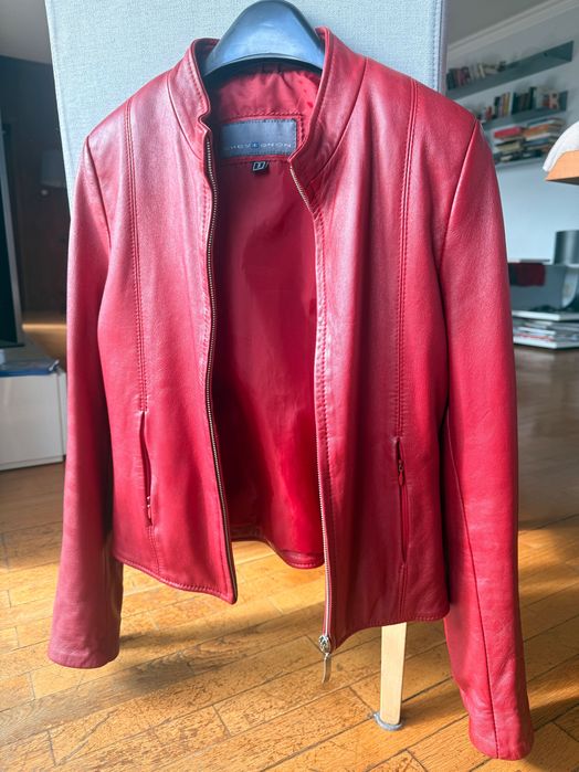 Червено кожено яке