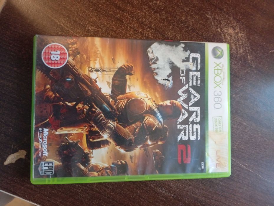 încărcător original de xbox 360E și 2 manete și 3 joc