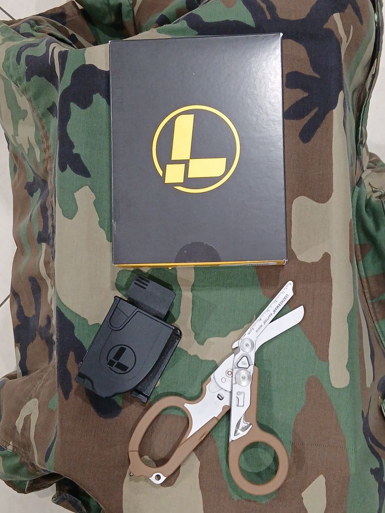 Сгъваемa медицинскa ножицa 6 в 1 Leatherman Raptor® Rescue Coyote USA