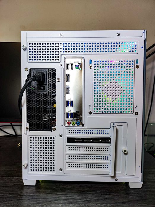 Нов! Ryzen 7 5700X, RTX 5060, 32GB RAM, 1TB SSD Nvme
