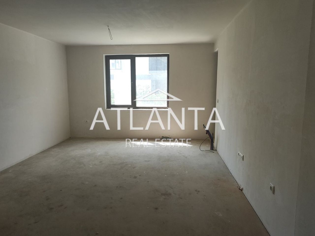 Продава се Тристаен апартамент в к.к. Св.Св. Константин и Елена - 77 кв.м за 3897 €/кв.м - Снимка #1