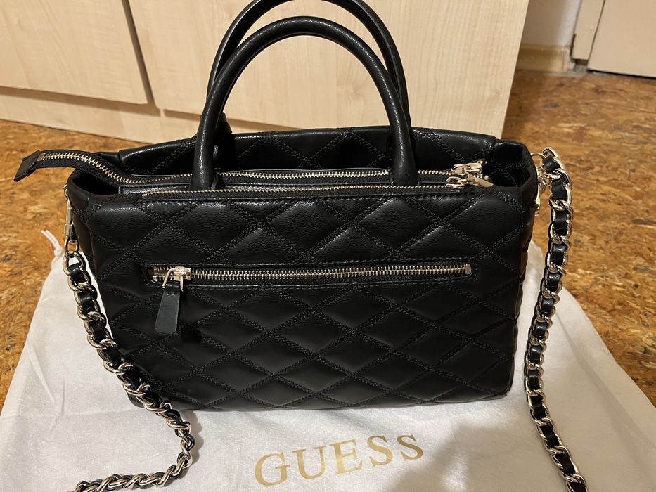 Оригинална чанта Guess