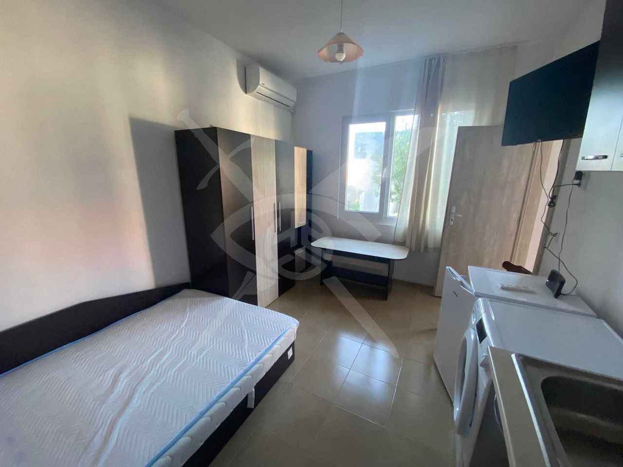 Дава се под наем Едностаен апартамент в Варна, Галата - 25 кв.м за 200 € - Снимка #1