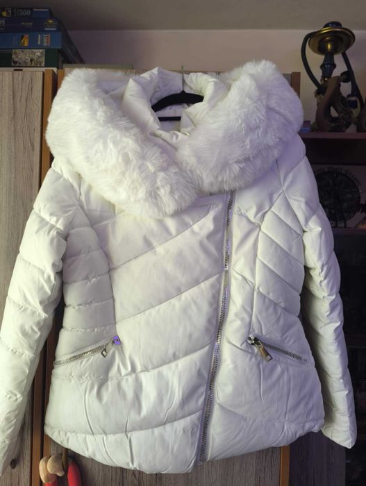 Дамско бяло зимно яке