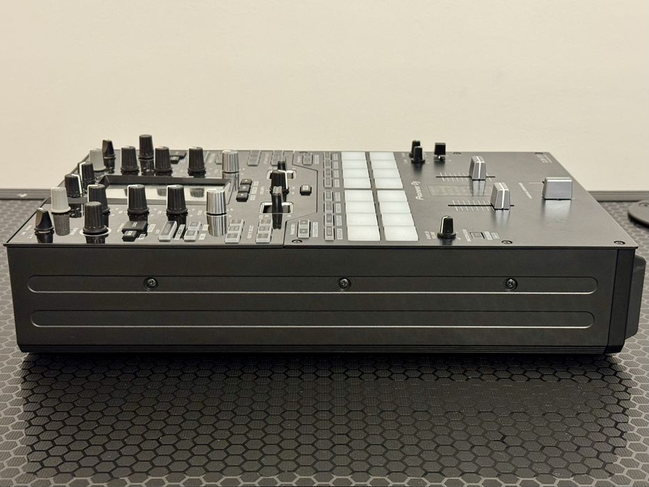 Vand Mixer Pioneer DJM S11 (stare excelentă)