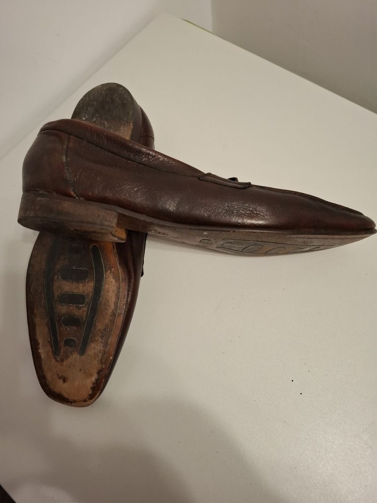 Vind pantofi de piele elaganti