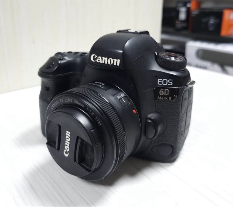 Canon 6D Mark 2 с обьективом