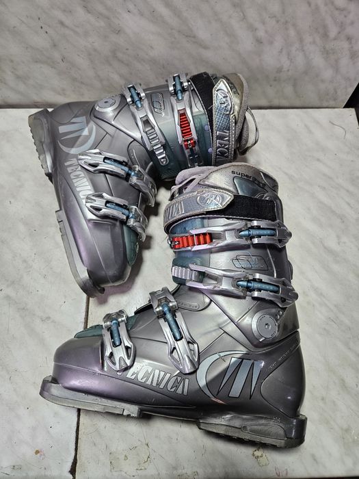 Clapari ski schi  Tecnica  mondo  26-26,5  corespunde mărimii 40