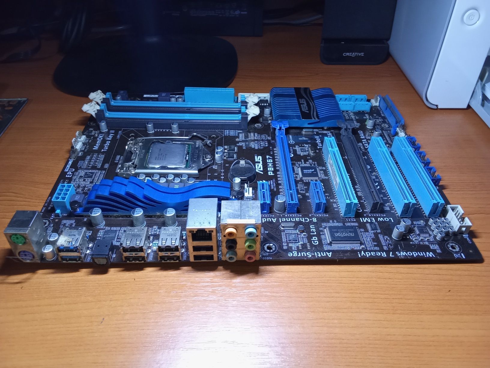 Vând kit placa baza Asus  și procesor i7 2600k