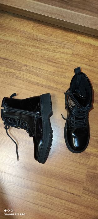 Reducere fulger! Ghete superbe, 35