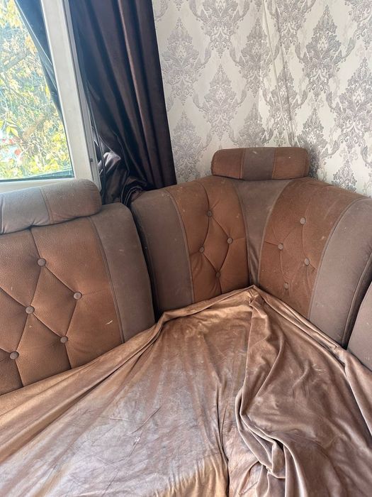 Срочна продаеться уголок хорошим состояние