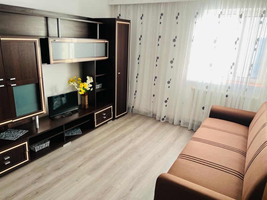 Inchiriez apartament