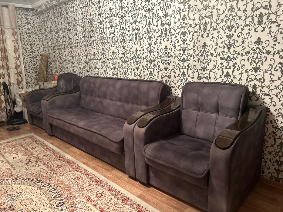 Продам тройку(диван и 2 кресло)