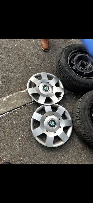 Vand cauciucuri 185/60/ R 14 cu tot cu geanta