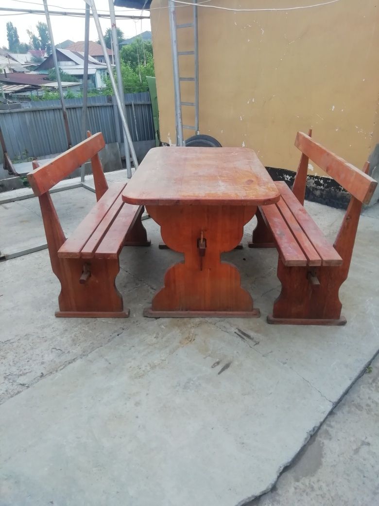 Продам комплект деревянный стол и две лавки