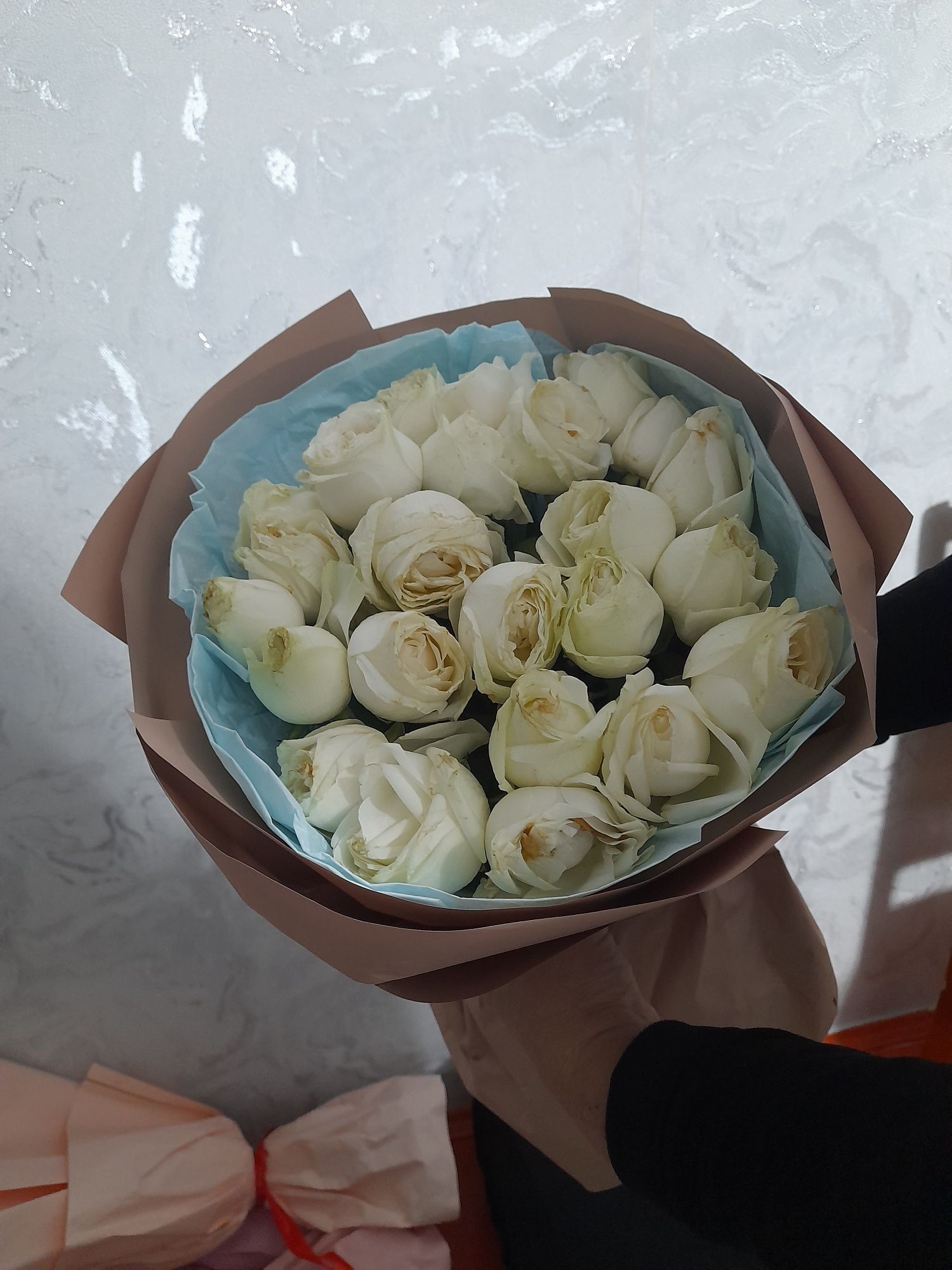 Гүлдер сатылады.