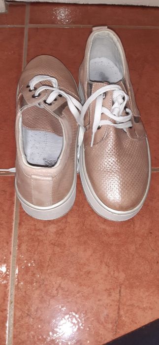 Incaltaminte din piele în stare foarte bună
