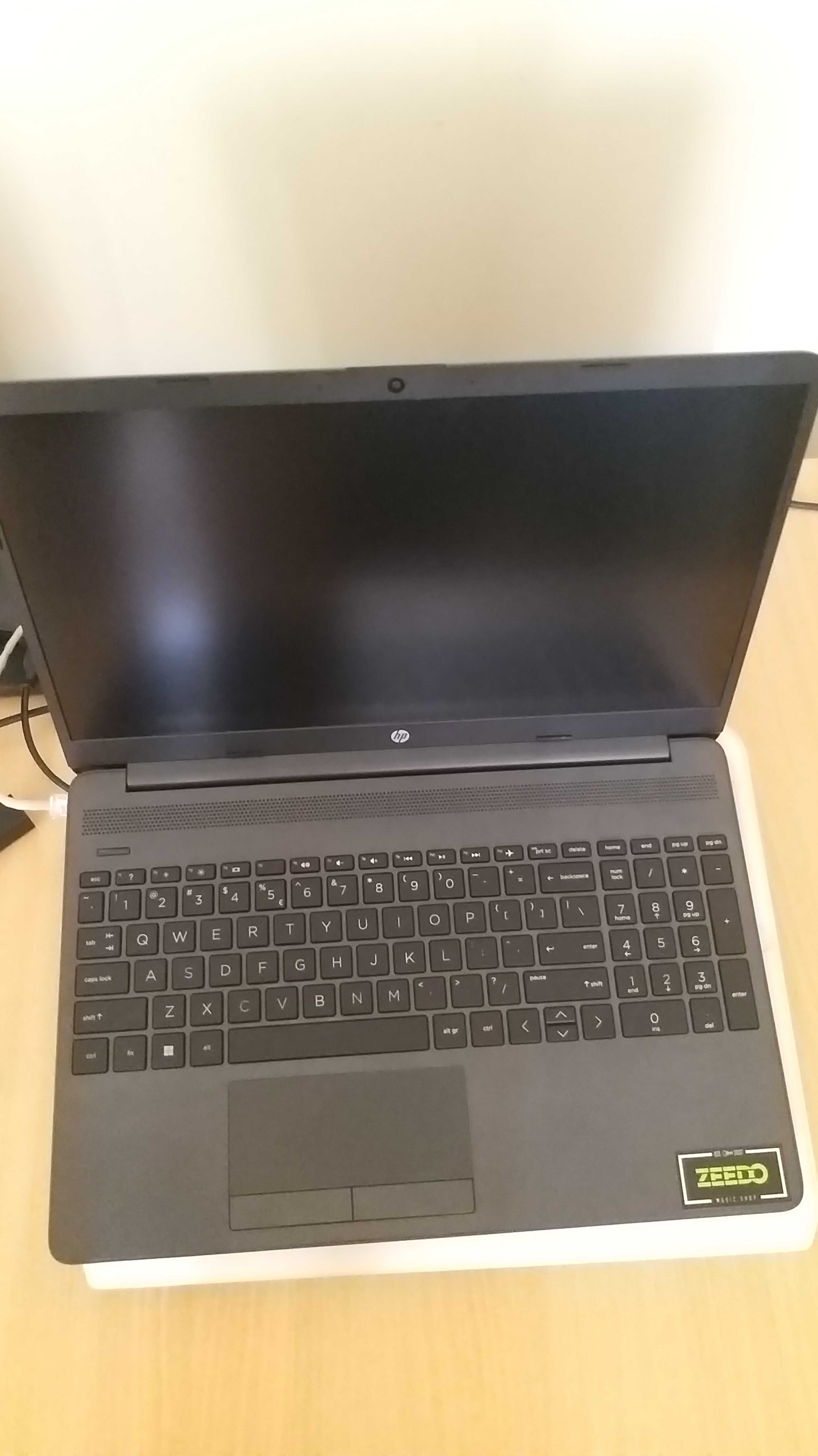 Laptop HP 255 G9 cu procesor AMD Ryzen™ 5