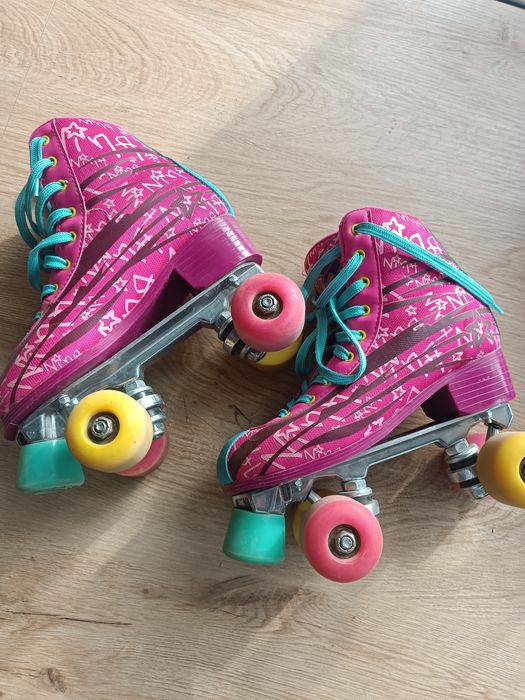 Розови кънки за момиче