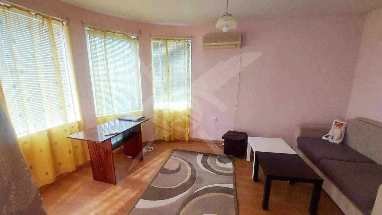 Дава се под наем Двустаен апартамент в Варна, Левски - 65 кв.м за 325 € - Снимка #1