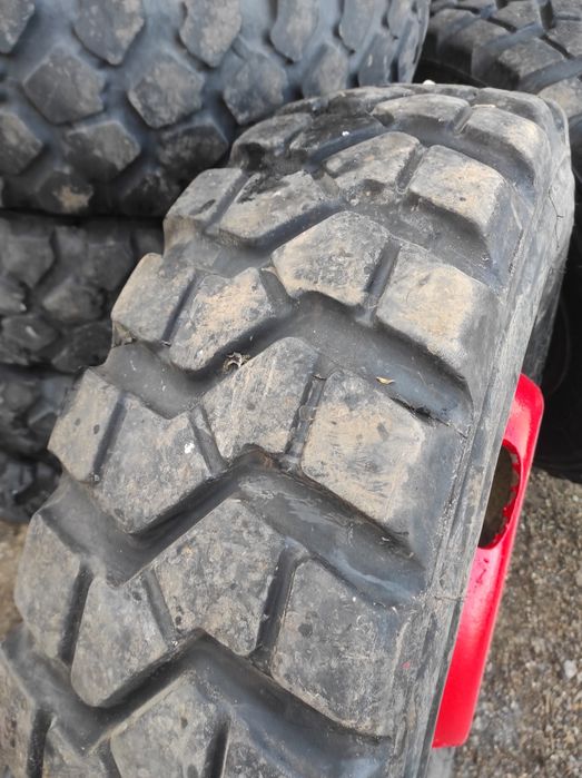 Roți complete cu 8 gauri 900/20 Pirelli