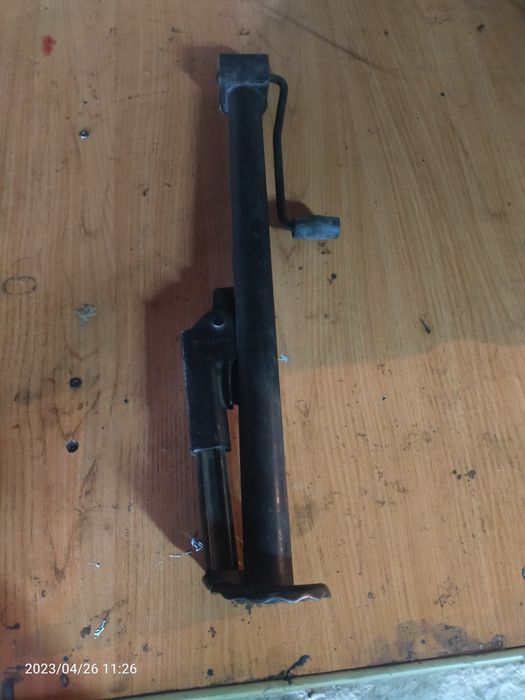 Продам домкрат БМВ