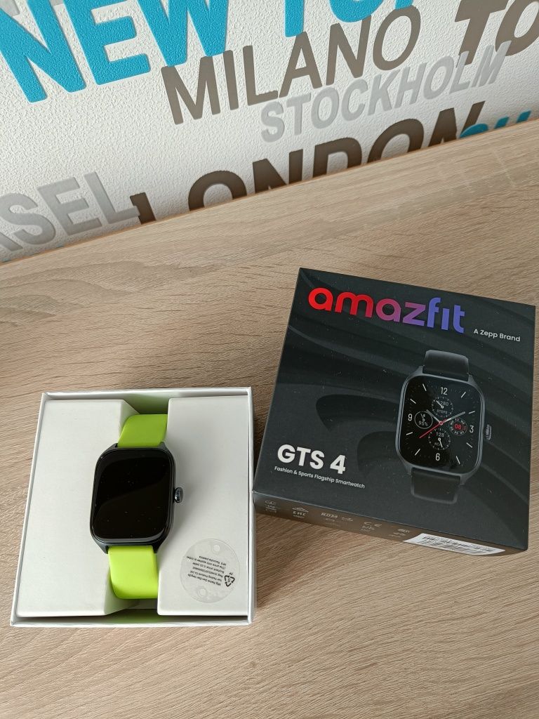 Смарт часовник Amazfit GTS4 с гаранция